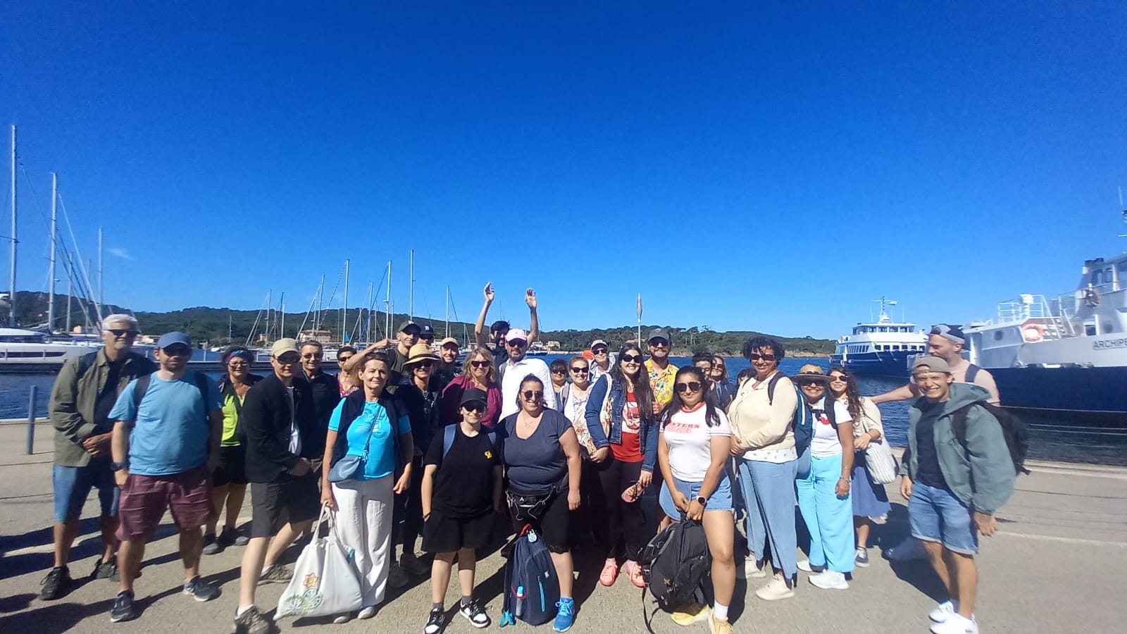 Private group bus tours in Provence - group moment